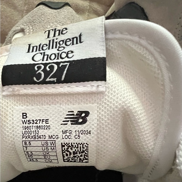 New Balance Cream and Black Sneakers - Picture 4 of 4